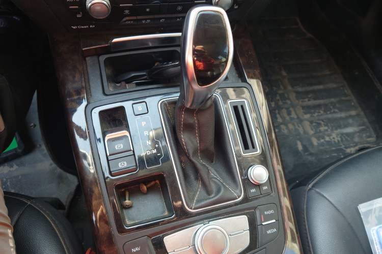 Used Zotye Z700 2016 1.8T DCT Elegant Version Gear Lever