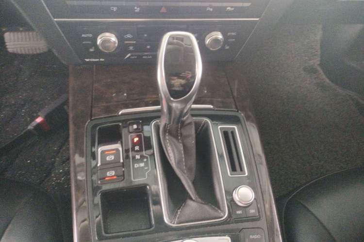 Used Zotye Z700 2016 1.8T DCT Prestige Edition Gear Lever