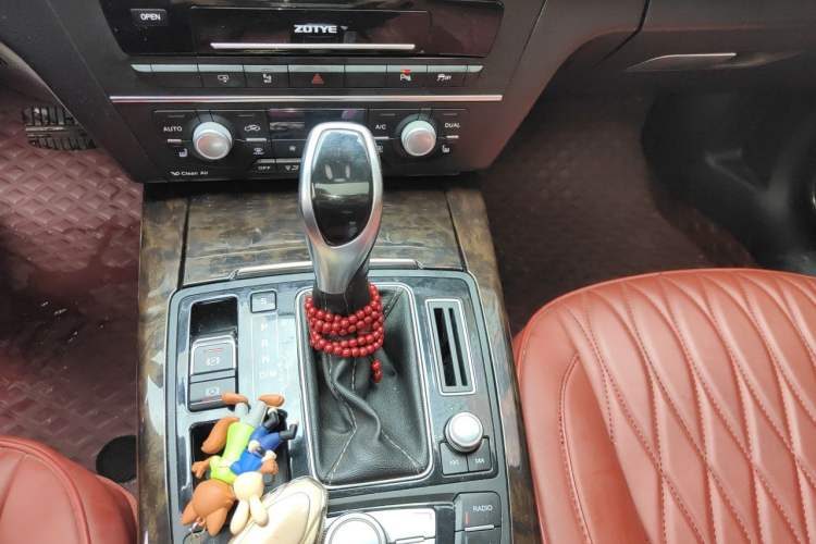Used Zotye Z700 2016 1.8T DCT Prestige Edition Gear Lever