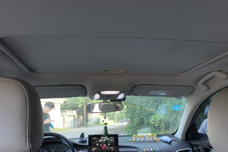 Used Zotye Z700 2016 1.8T Manual Luxury Model Headliner