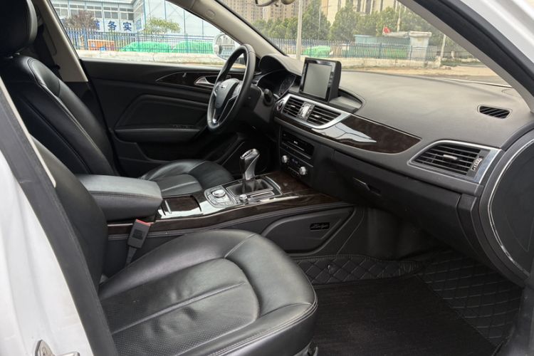 Used Zotye Z700 2016 1.8T Manual Luxury Model Interior 1