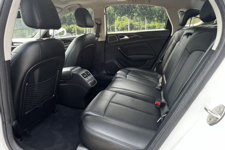 Used Zotye Z700 2016 1.8T DCT Luxury Model Interior 12