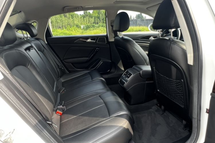 Used Zotye Z700 2016 1.8T DCT Luxury Model Interior 3