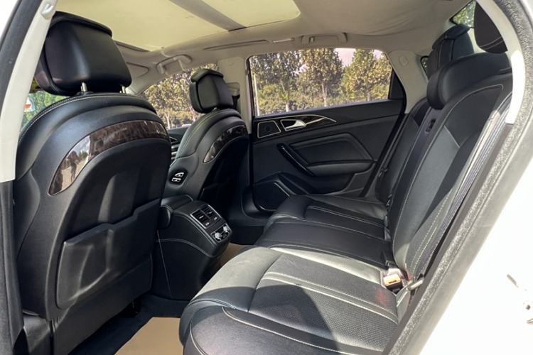 Used Zotye Z700 2016 1.8T DCT Prestige Edition Interior 4