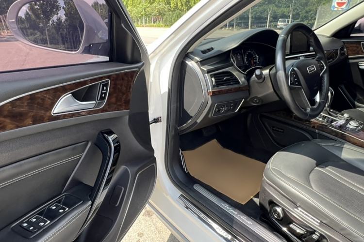 Used Zotye Z700 2016 1.8T DCT Prestige Edition Interior 5