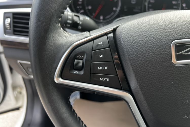 Used Zotye Z700 2016 1.8T DCT Luxury Model Interior 6