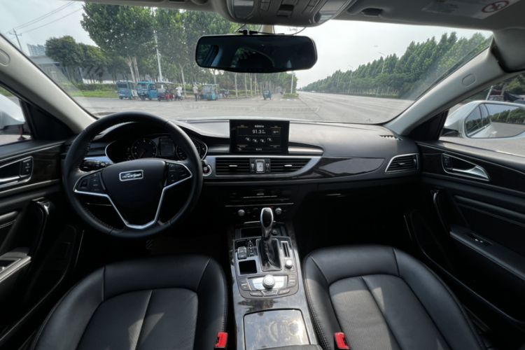 Used Zotye Z700 2016 1.8T DCT Luxury Model Interior 7