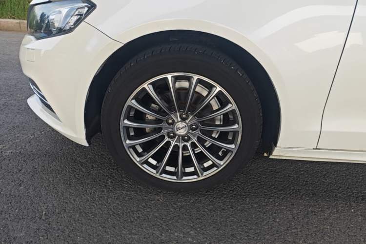 Used Zotye Z700 2016 1.8T DCT Luxury Model Left Front Wheel Hub