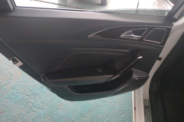 Used Zotye Z700 2016 1.8T DCT Prestige Edition Left Rear Door Interior