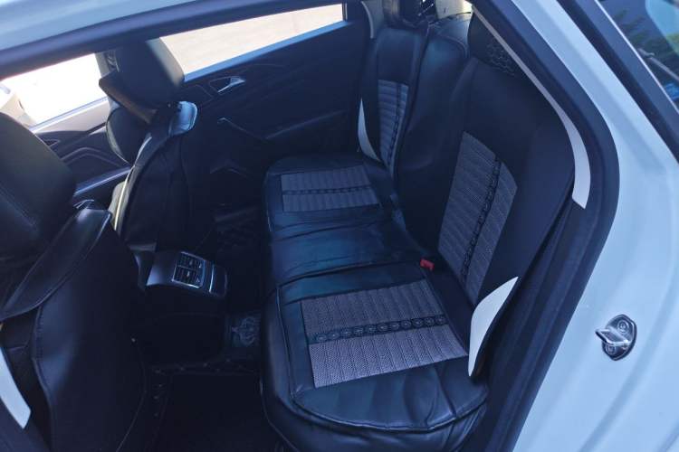 Used Zotye Z700 2016 1.8T DCT Luxury Model Left Rear Seat