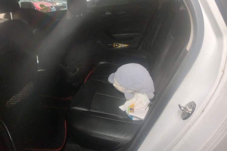 Used Zotye Z700 2016 1.8T Manual Luxury Model Left Rear Seat