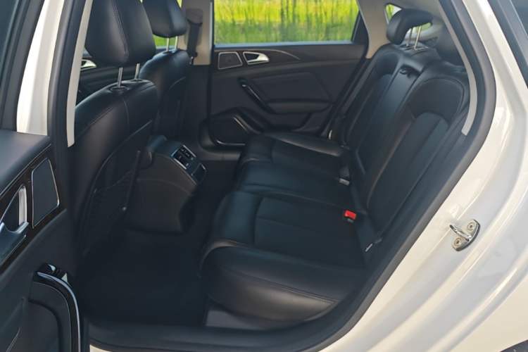 Used Zotye Z700 2016 1.8T DCT Luxury Model Left Rear Seat
