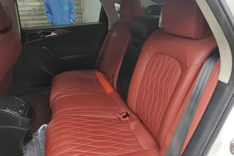 Used Zotye Z700 2016 1.8T DCT Prestige Edition Left Rear Seat