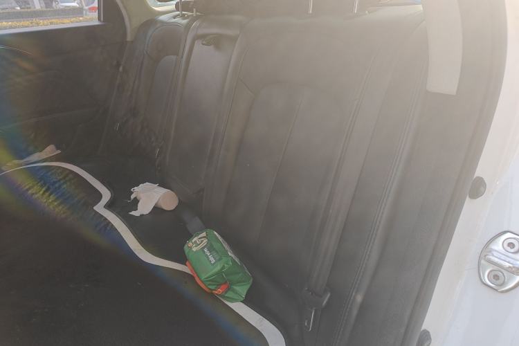 Used Zotye Z700 2016 1.8T Manual Luxury Model Left Rear Seat