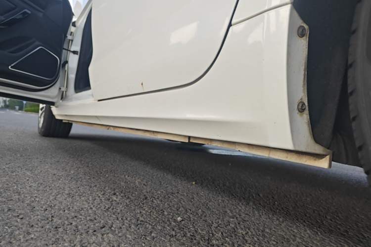 Used Zotye Z700 2016 1.8T DCT Luxury Model Left Side Sill