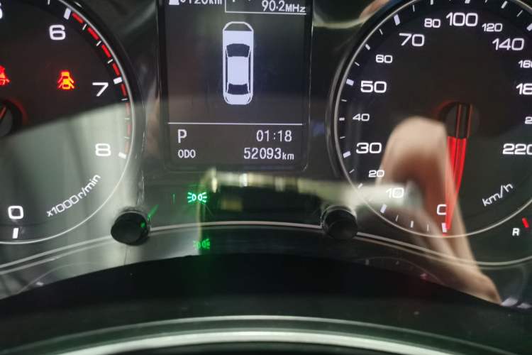 Used Zotye Z700 2016 1.8T DCT Prestige Edition Odometer Close Up