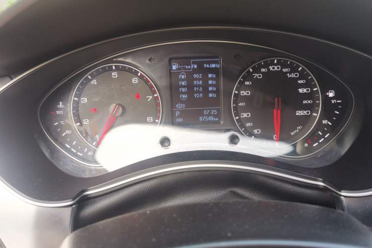 Used Zotye Z700 2016 1.8T DCT Elegant Version Odometer Close Up