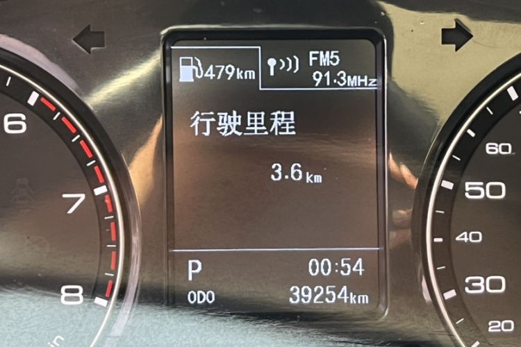 Used Zotye Z700 2016 1.8T DCT Prestige Edition Odometer Close Up