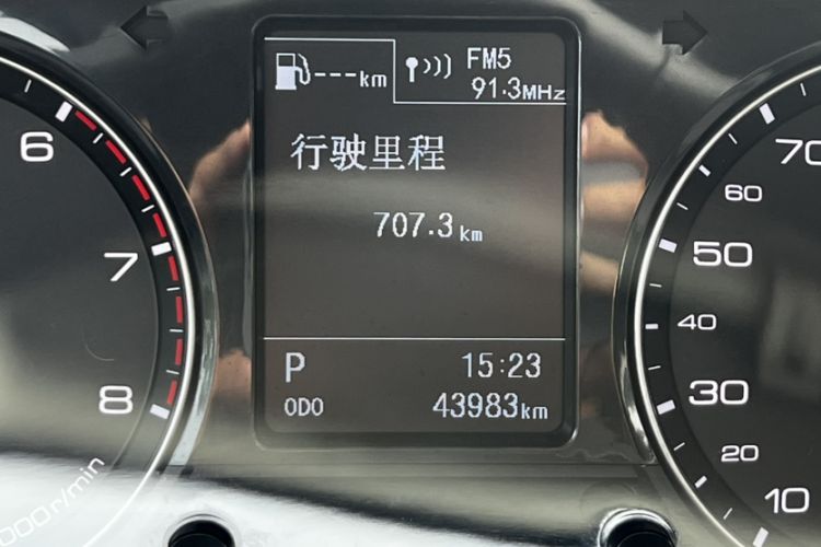 Used Zotye Z700 2016 1.8T DCT Luxury Model Odometer Close Up