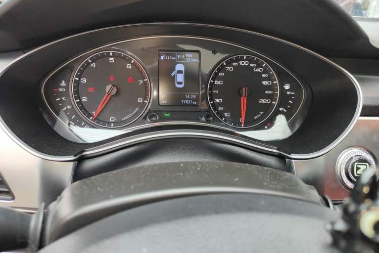 Used Zotye Z700 2016 1.8T DCT Prestige Edition Odometer Close Up