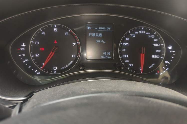 Used Zotye Z700 2016 1.8T Manual Luxury Model Odometer Close Up