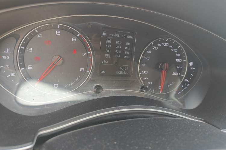 Used Zotye Z700 2016 1.8T Manual Luxury Model Odometer Close Up