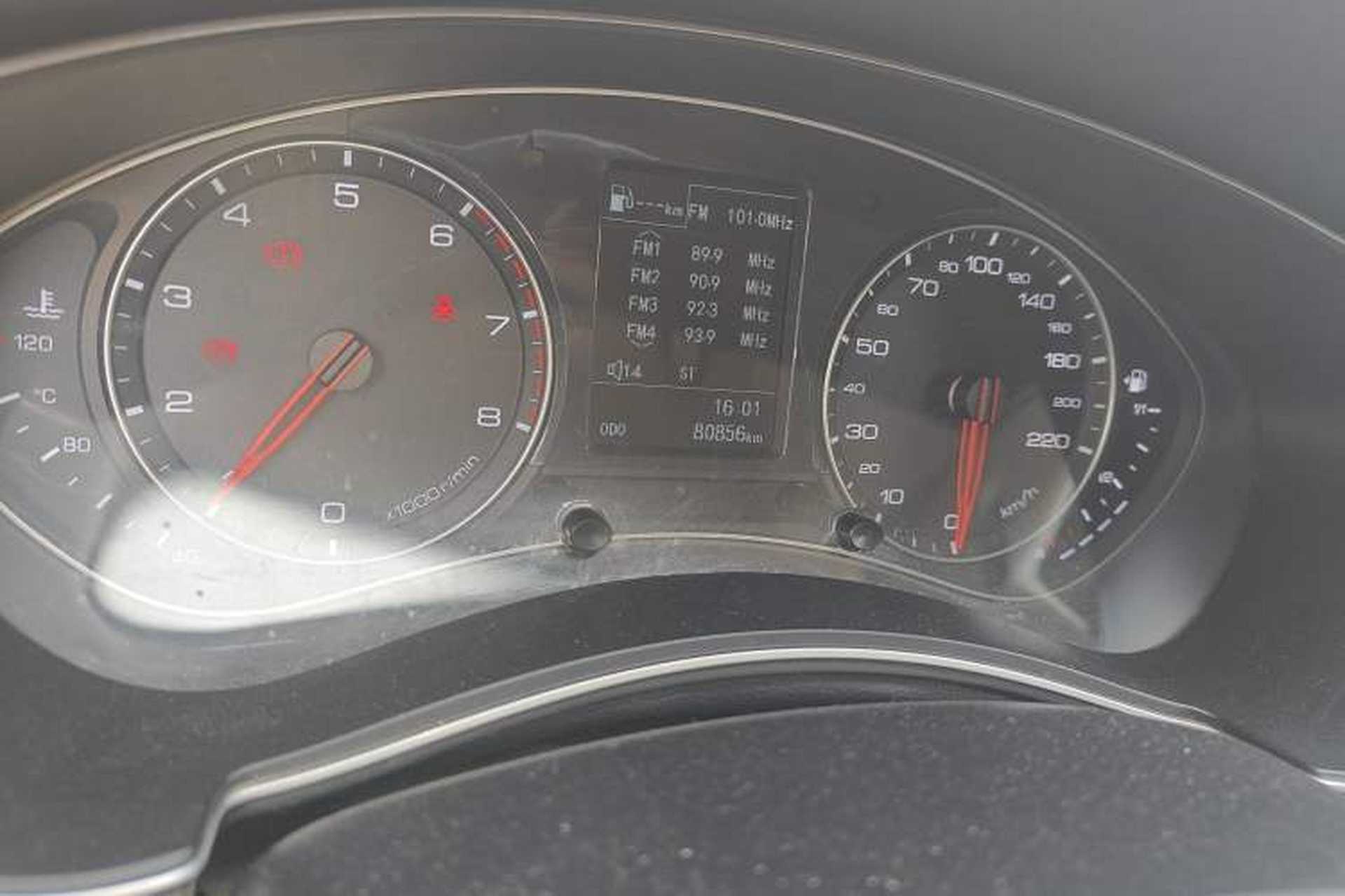 Used Zotye Z700 2016 1.8T Manual Luxury Model Odometer Close Up