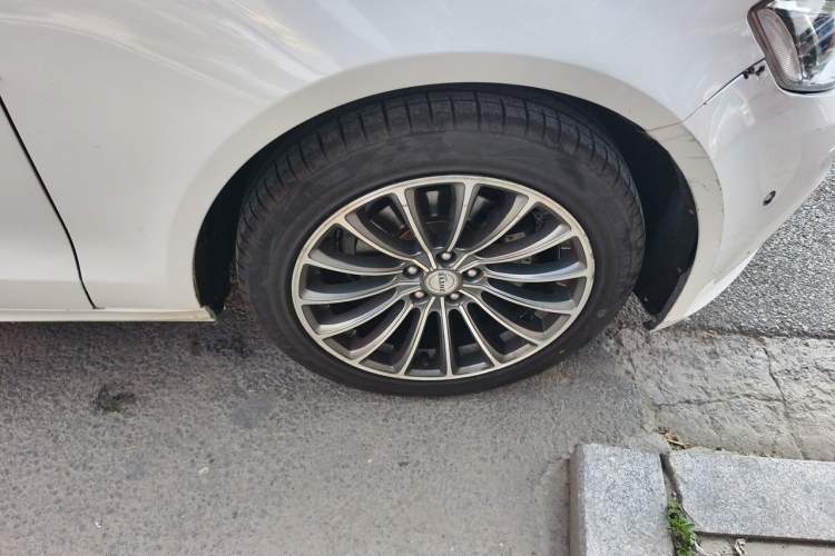 Used Zotye Z700 2016 1.8T DCT Prestige Edition Right Front Wheel Hub
