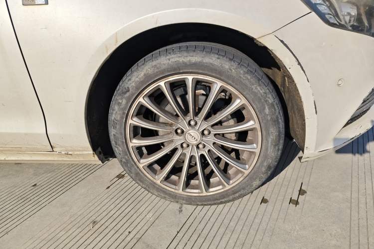 Used Zotye Z700 2016 1.8T DCT Prestige Edition Right Front Wheel Hub
