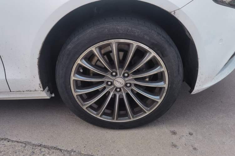 Used Zotye Z700 2016 1.8T DCT Elegant Version Right Front Wheel Hub