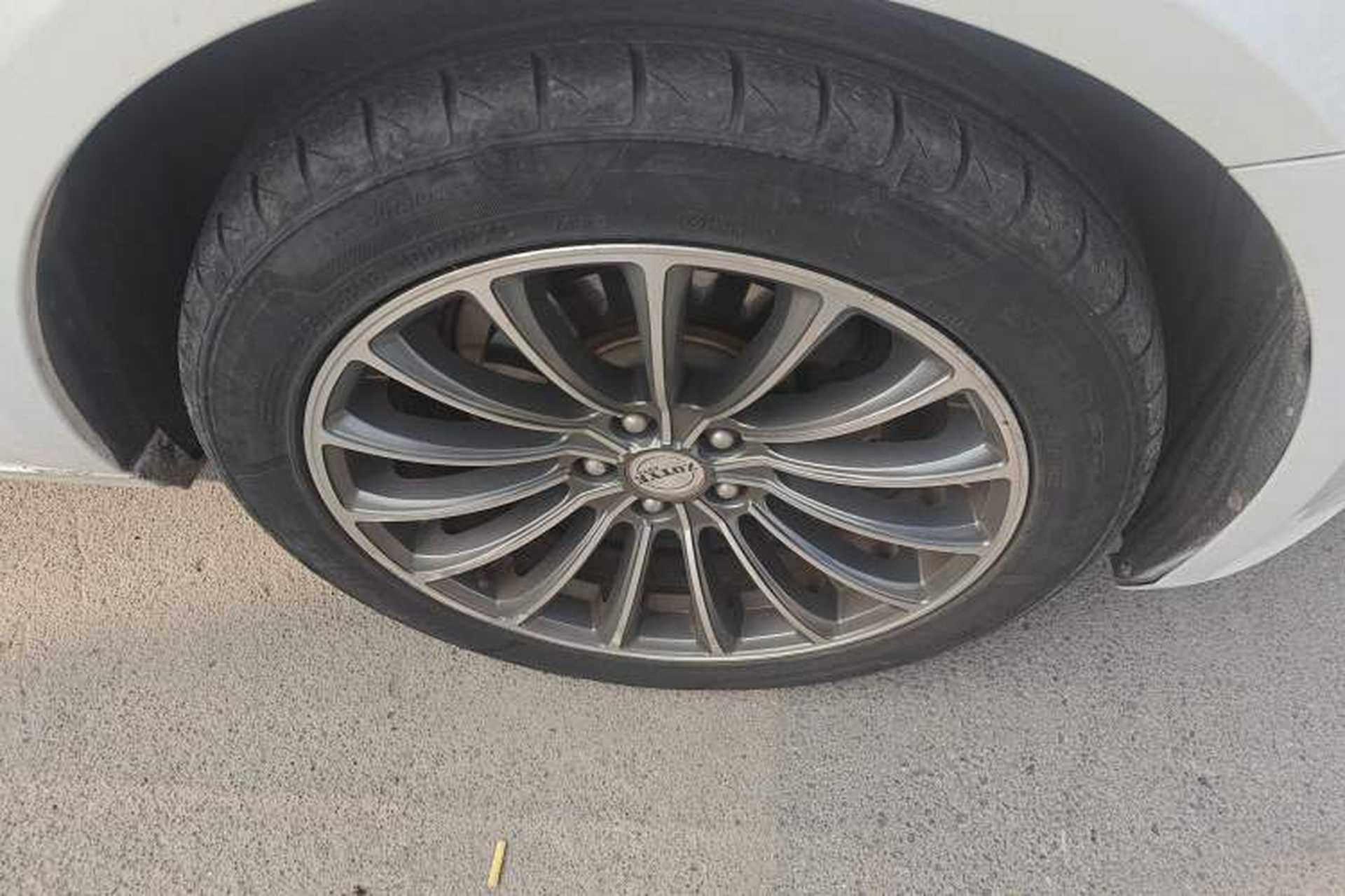 Used Zotye Z700 2016 1.8T Manual Luxury Model Right Front Wheel Hub