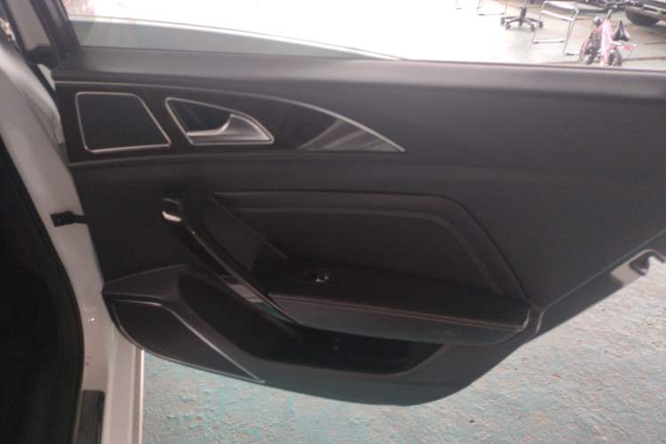 Used Zotye Z700 2016 1.8T DCT Prestige Edition Right Rear Door Interior