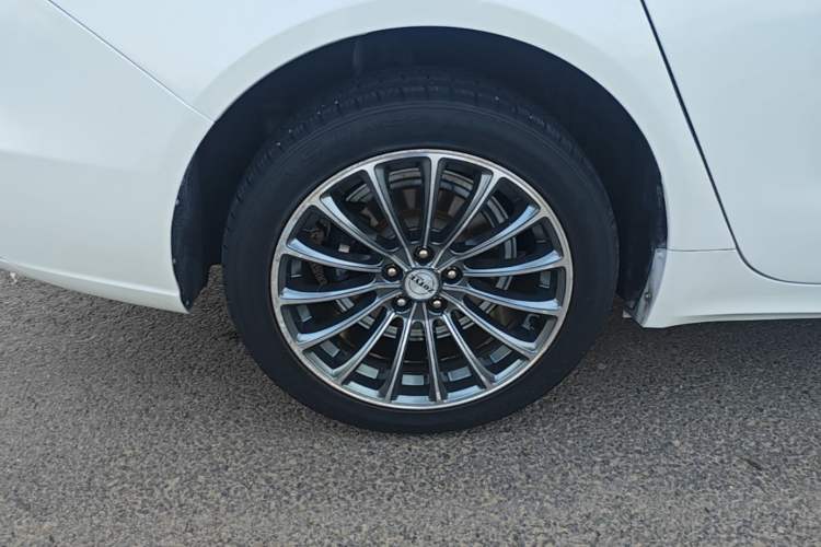 Used Zotye Z700 2016 1.8T DCT Luxury Model Right Rear Wheel Hub
