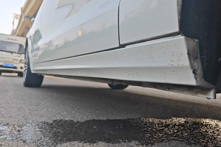 Used Zotye Z700 2016 1.8T DCT Luxury Model Right Side Sill