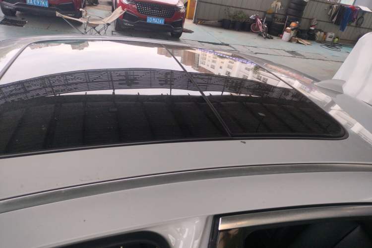 Used Zotye Z700 2016 1.8T DCT Prestige Edition Roof
