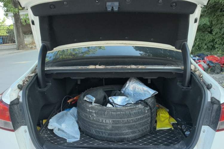 Used Zotye Z700 2016 1.8T Manual Luxury Model Trunk