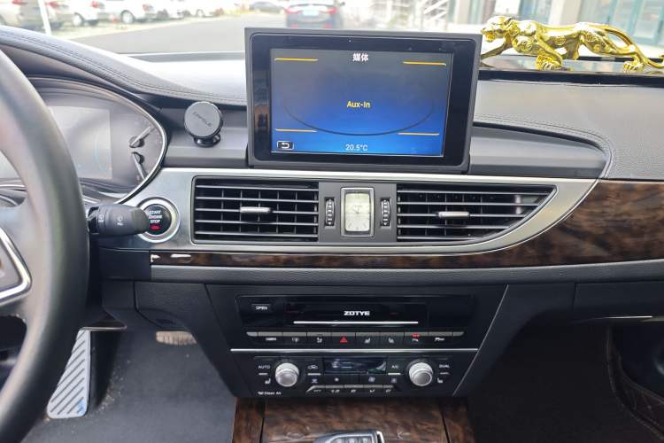 Used Zotye Z700 2018 Z700H 1.8T DCT Luxury Edition Audio And AC Panel