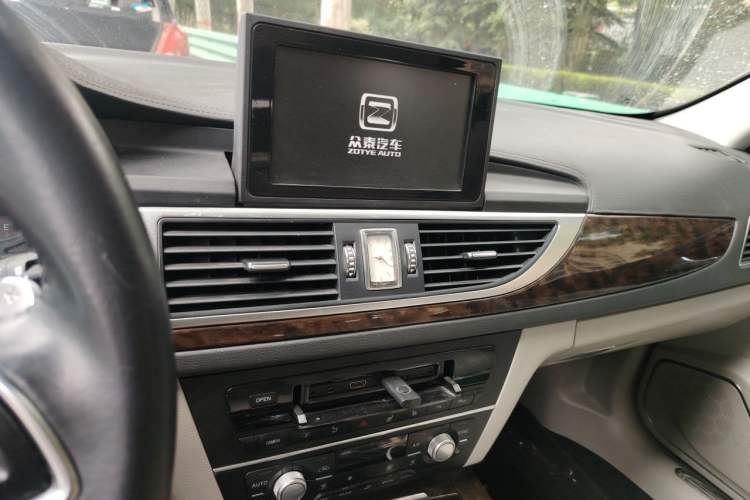 Used Zotye Z700 2018 Z700H 1.8T DCT Prestige Model Audio And AC Panel