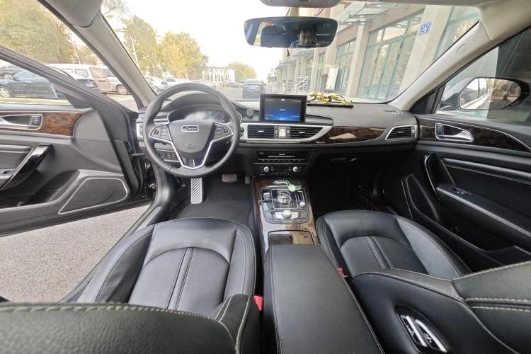 Used Zotye Z700 2018 Z700H 1.8T DCT Luxury Edition Center Console