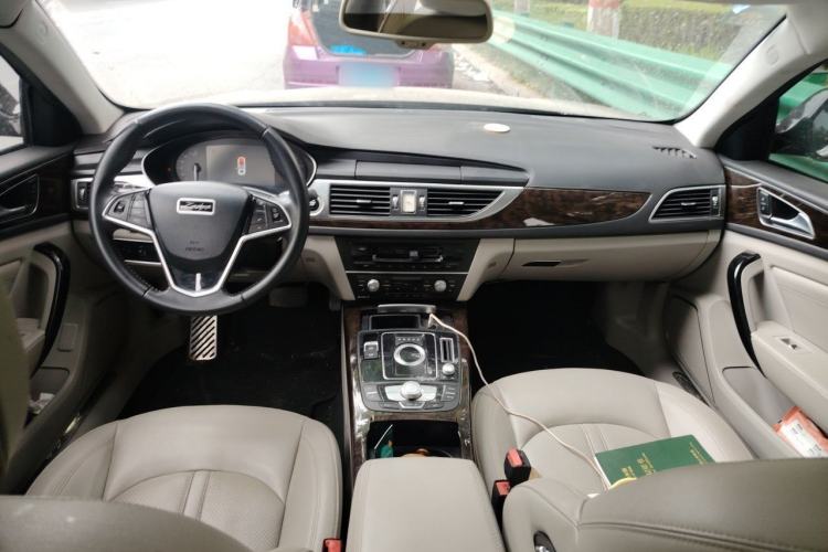 Used Zotye Z700 2018 Z700H 1.8T DCT Prestige Model Center Console