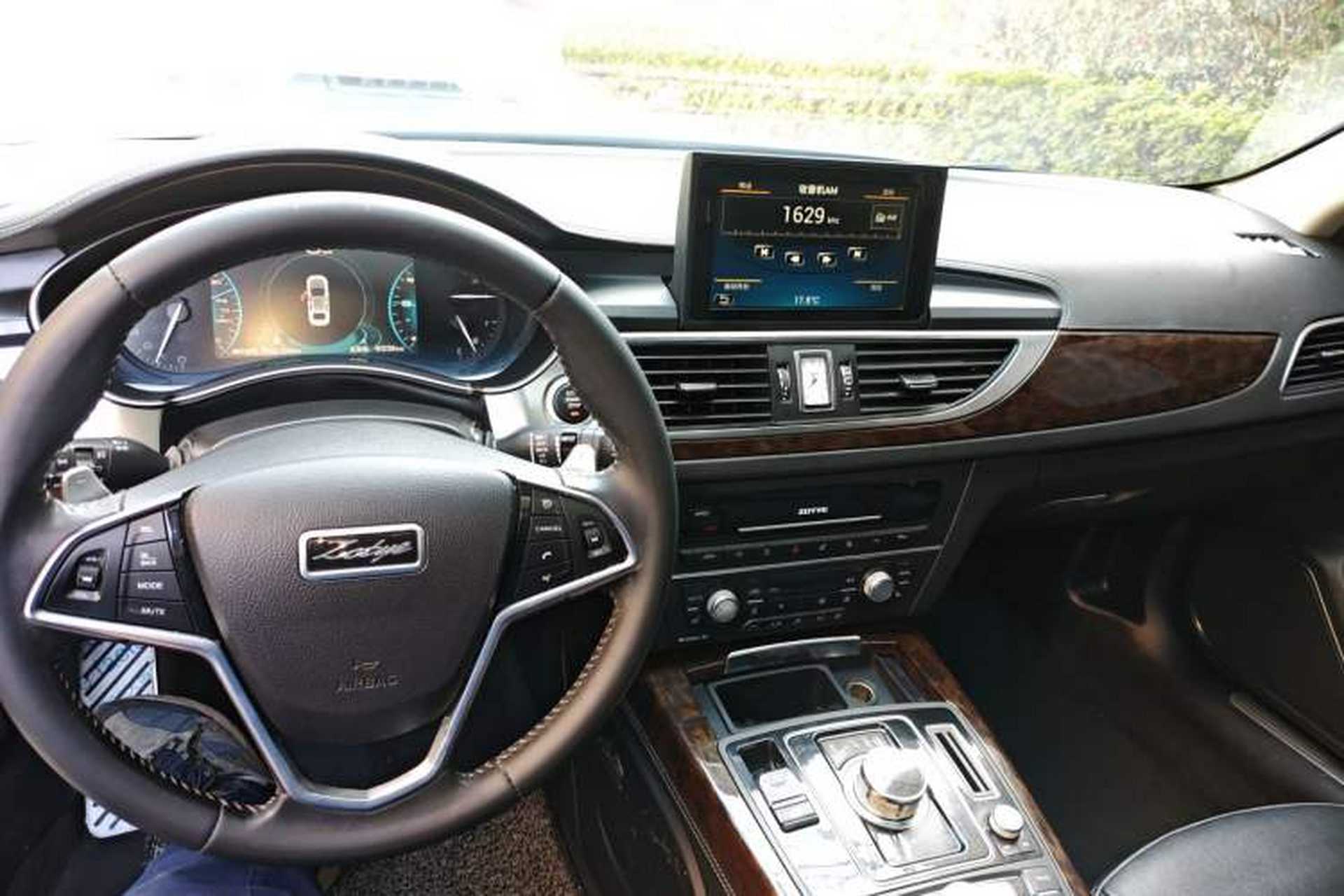 Used Zotye Z700 2018 Z700H 1.8T DCT Luxury Edition Center Console