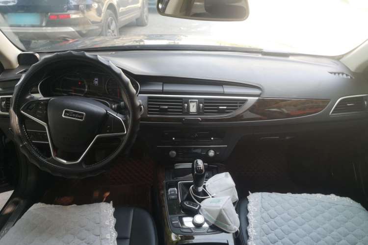 Used Zotye Z700 2018 Z700H 1.8T Manual Luxury Model Center Console