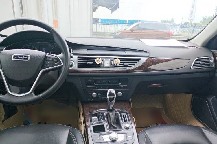 Used Zotye Z700 2018 Z700H 1.8T DCT Luxury Edition Center Console