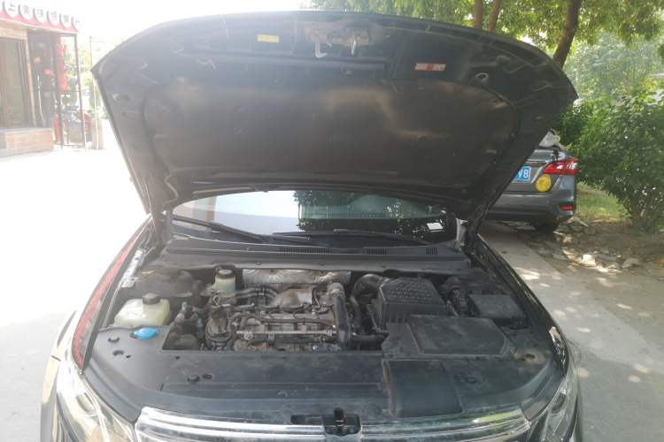 Used Zotye Z700 2018 Z700H 1.8T Manual Luxury Model Engine Bay