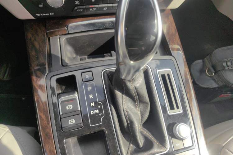 Used Zotye Z700 2018 Z700H 1.8T DCT Luxury Edition Gear Lever