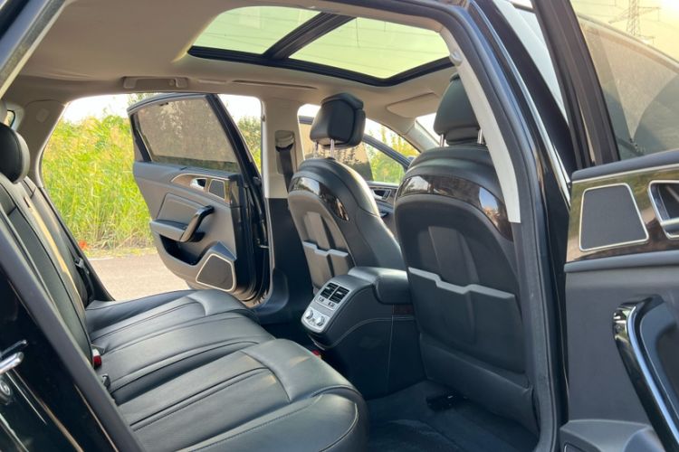 Used Zotye Z700 2018 Z700H 1.8T DCT Prestige Model Headliner