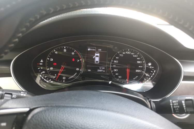 Used Zotye Z700 2018 Z700H 1.8T Manual Luxury Model Instrument Cluster