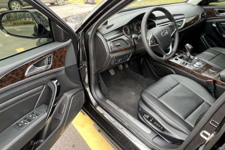 Used Zotye Z700 2018 Z700H 1.8T Manual Luxury Model Interior 4
