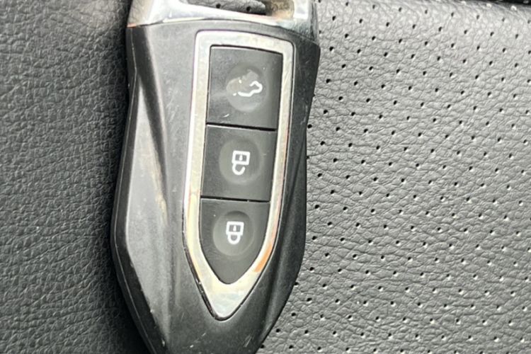 Used Zotye Z700 2018 Z700H 1.8T Manual Luxury Model Interior 5