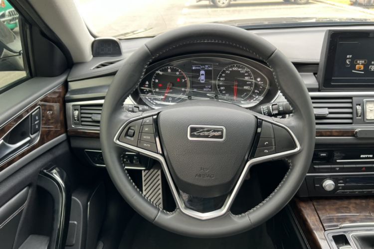Used Zotye Z700 2018 Z700H 1.8T Manual Luxury Model Interior 6